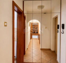 Apartament, 2 camere cu loc parcare exterior inclus Bucuresti/Banu Manta