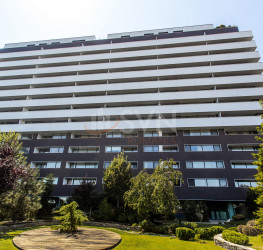 Apartament, 2 rooms with underground parking included Bucuresti/Herastrau