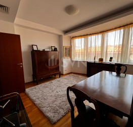 Apartament, 3 camere cu loc parcare exterior inclus Bucuresti/Primaverii