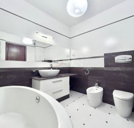 Apartament, 3 camere cu loc parcare exterior inclus Bucuresti/Baneasa
