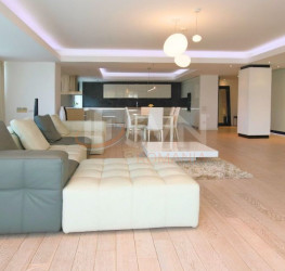 Apartament, 3 camere cu loc parcare subteran inclus Bucuresti/Herastrau