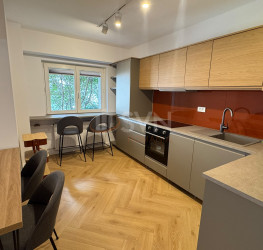 Apartament, 3 rooms, 80 mp Bucuresti/P-ta Victoriei