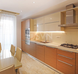 Apartament, 3 rooms with outdoor parking included Bucuresti/Primaverii