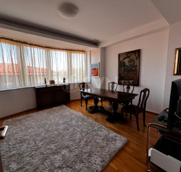 Apartament, 3 rooms with outdoor parking included Bucuresti/Primaverii