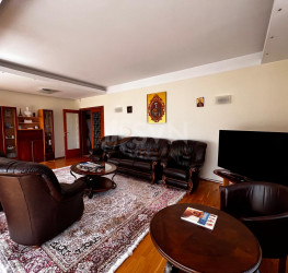 Apartament, 3 rooms with outdoor parking included Bucuresti/Primaverii