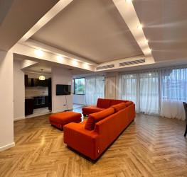 Apartament, 3 rooms with outdoor parking included Bucuresti/Floreasca