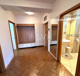 Apartament, 3 rooms with outdoor parking included Bucuresti/Herastrau