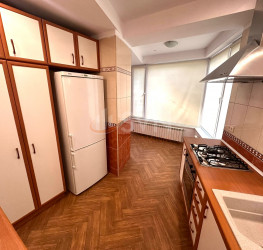 Apartament, 3 rooms with outdoor parking included Bucuresti/Herastrau