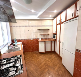 Apartament, 3 rooms with outdoor parking included Bucuresti/Herastrau