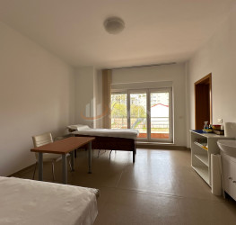 Apartament, 3 rooms with outdoor parking included Bucuresti/Herastrau