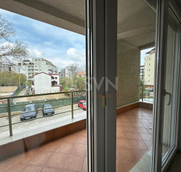 Apartament, 3 rooms with outdoor parking included Bucuresti/Herastrau