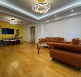 Apartament, 3 rooms with outdoor parking included Bucuresti/Sisesti