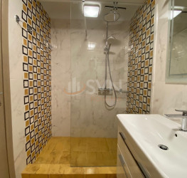 Apartament, 3 rooms with outdoor parking included Bucuresti/Sisesti