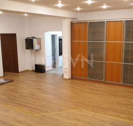 Apartament, 3 rooms with outdoor parking included Bucuresti/Piata Unirii (s3)