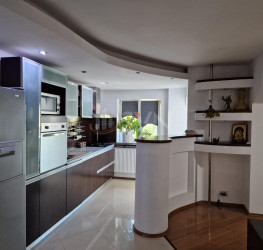 Apartament, 3 rooms with outdoor parking included Bucuresti/13 Septembrie