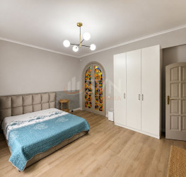 Apartament, 3 rooms with outdoor parking included Bucuresti/Primaverii