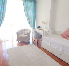 Apartament, 3 rooms with outdoor parking included Bucuresti/Iancu Nicolae