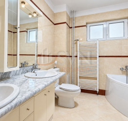 Apartament, 3 rooms with outdoor parking included Bucuresti/Primaverii