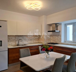 Apartament, 3 rooms with underground parking included Bucuresti/Herastrau