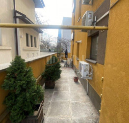 Apartament, 3 rooms with underground parking included Bucuresti/Primaverii