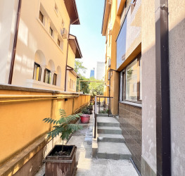 Apartament, 3 rooms with underground parking included Bucuresti/Primaverii