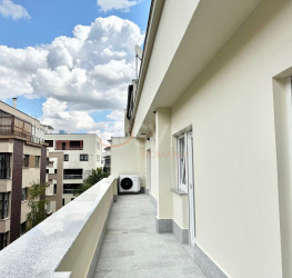 Apartament, 3 rooms with underground parking included Bucuresti/Herastrau