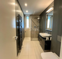 Apartament, 3 rooms with underground parking included Bucuresti/Victoriei