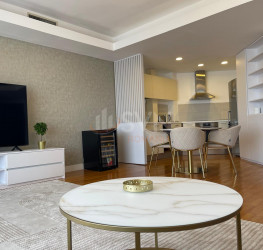 Apartament, 3 rooms with underground parking included Bucuresti/Herastrau