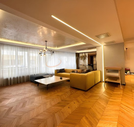 Apartament, 3 rooms with underground parking included Bucuresti/Herastrau