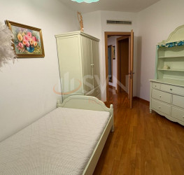Apartament, 3 rooms with underground parking included Bucuresti/Herastrau