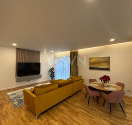 Apartament, 3 rooms with underground parking included Bucuresti/Pipera