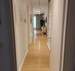 Apartament, 3 rooms with underground parking included Bucuresti/Domenii