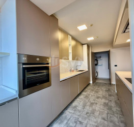 Apartament, 3 rooms with underground parking included Bucuresti/Sisesti