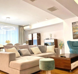 Apartament, 3 rooms with underground parking included Bucuresti/Herastrau
