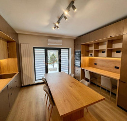 Apartament, 3 rooms with underground parking included Bucuresti/Lacul Tei