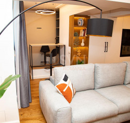 Apartament, 3 rooms with underground parking included Bucuresti/P-ta Unirii