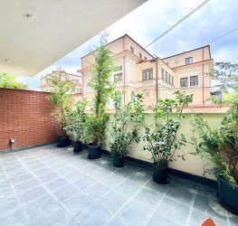 Apartament, 3 rooms with underground parking included Bucuresti/Primaverii
