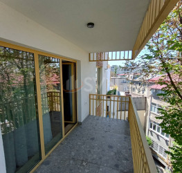 Apartament, 3 rooms with underground parking included Bucuresti/Unirii