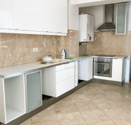 Apartament, 4 camere, 178 mp Bucuresti/Sisesti