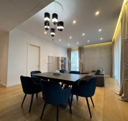 Apartament, 4 camere cu loc parcare exterior inclus Bucuresti/Herastrau