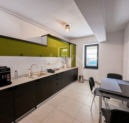 Apartament, 4 camere cu loc parcare exterior inclus Bucuresti/Victoriei
