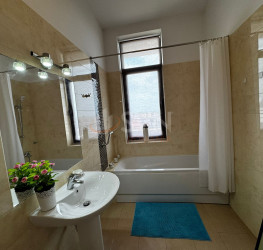 Apartament, 4 camere cu loc parcare exterior inclus Bucuresti/Baneasa