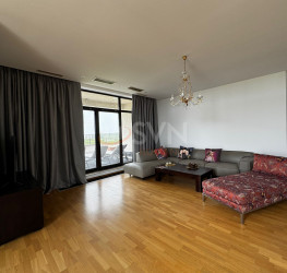 Apartament, 4 camere cu loc parcare exterior inclus Bucuresti/Baneasa