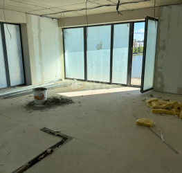 Apartament, 4 camere cu loc parcare exterior inclus Bucuresti/Andronache