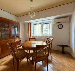 Apartament, 4 camere cu loc parcare exterior inclus Bucuresti/P-ta Unirii