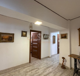 Apartament, 4 camere cu loc parcare exterior inclus Bucuresti/P-ta Unirii