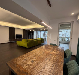 Apartament, 4 camere cu loc parcare subteran inclus Bucuresti/Herastrau