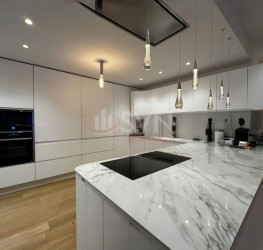 Apartament, 4 camere cu loc parcare subteran inclus Bucuresti/Piata Sfintii Voievozi