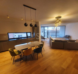 Apartament, 4 camere cu loc parcare subteran inclus Bucuresti/Victoriei