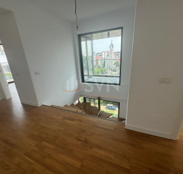 Apartament, 4 camere cu loc parcare subteran inclus Bucuresti/Herastrau